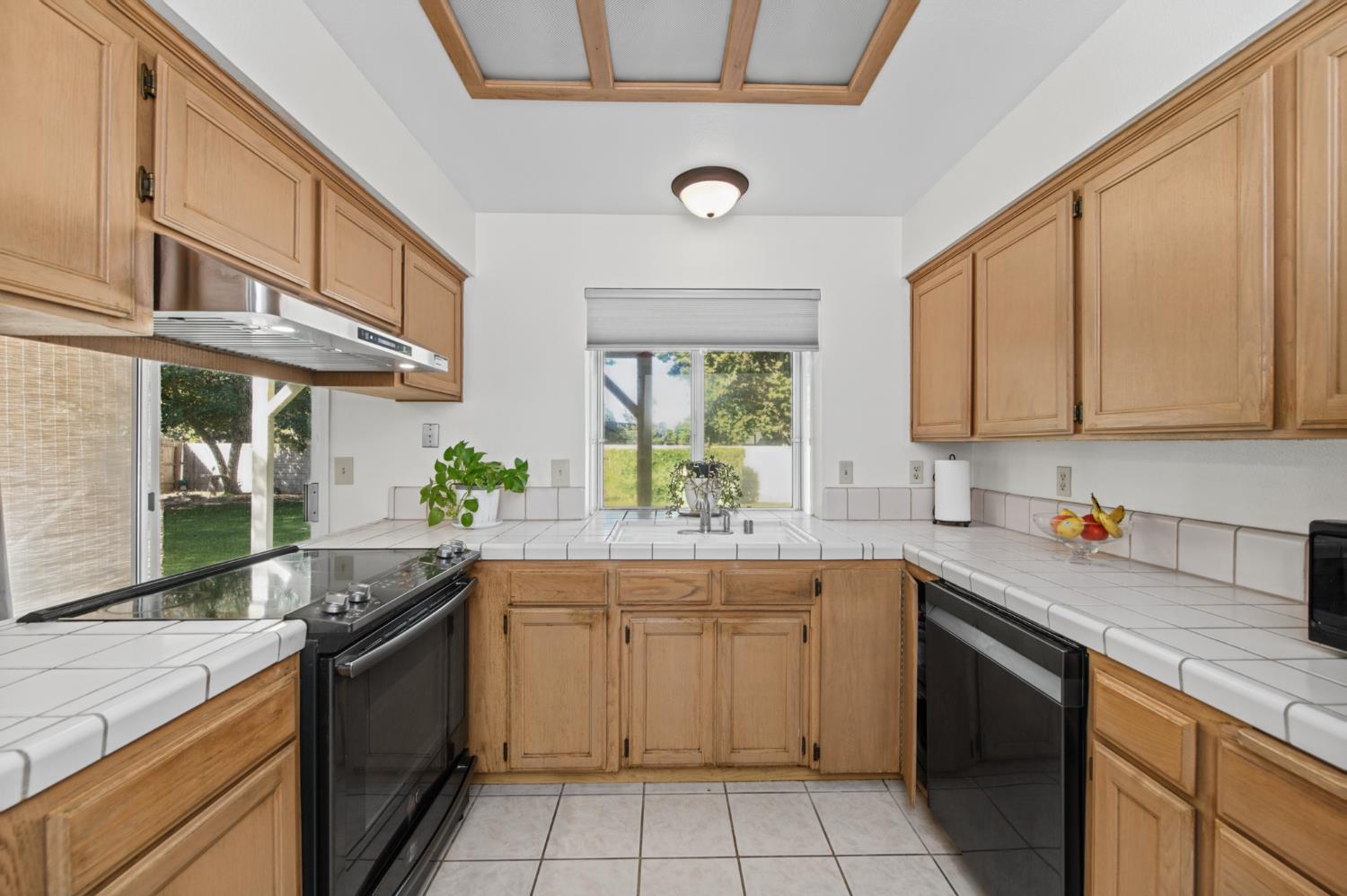 801 E Chickadee Ct, Fresno, CA 93730