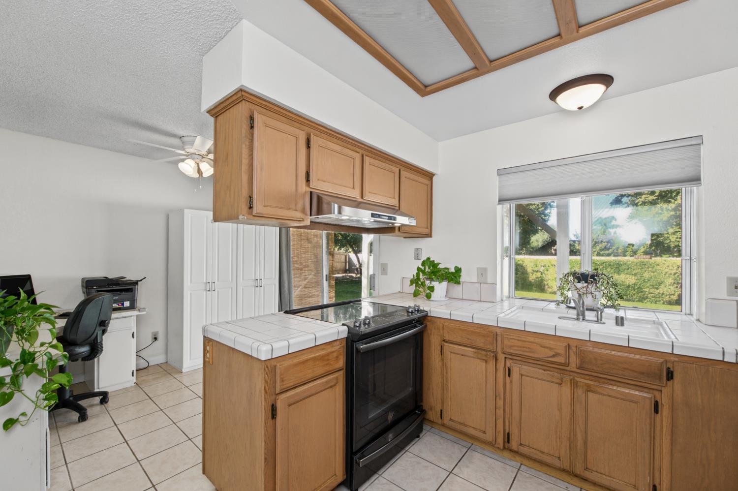 801 E Chickadee Ct, Fresno, CA 93730