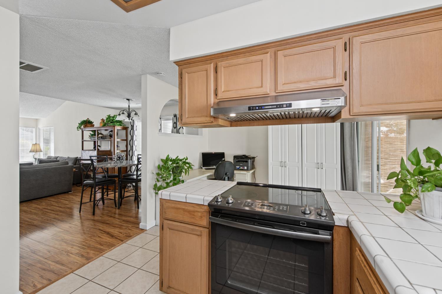 801 E Chickadee Ct, Fresno, CA 93730