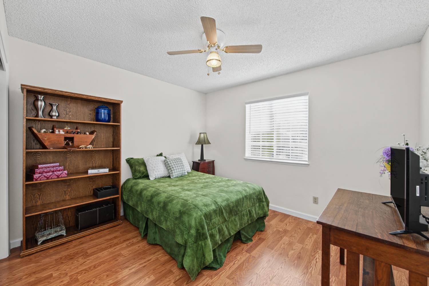 801 E Chickadee Ct, Fresno, CA 93730