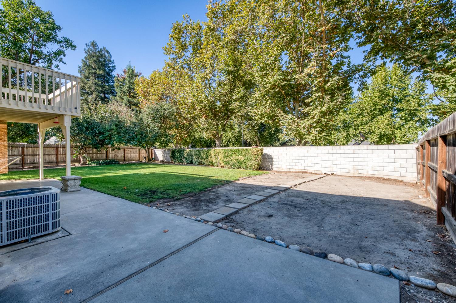 801 E Chickadee Ct, Fresno, CA 93730