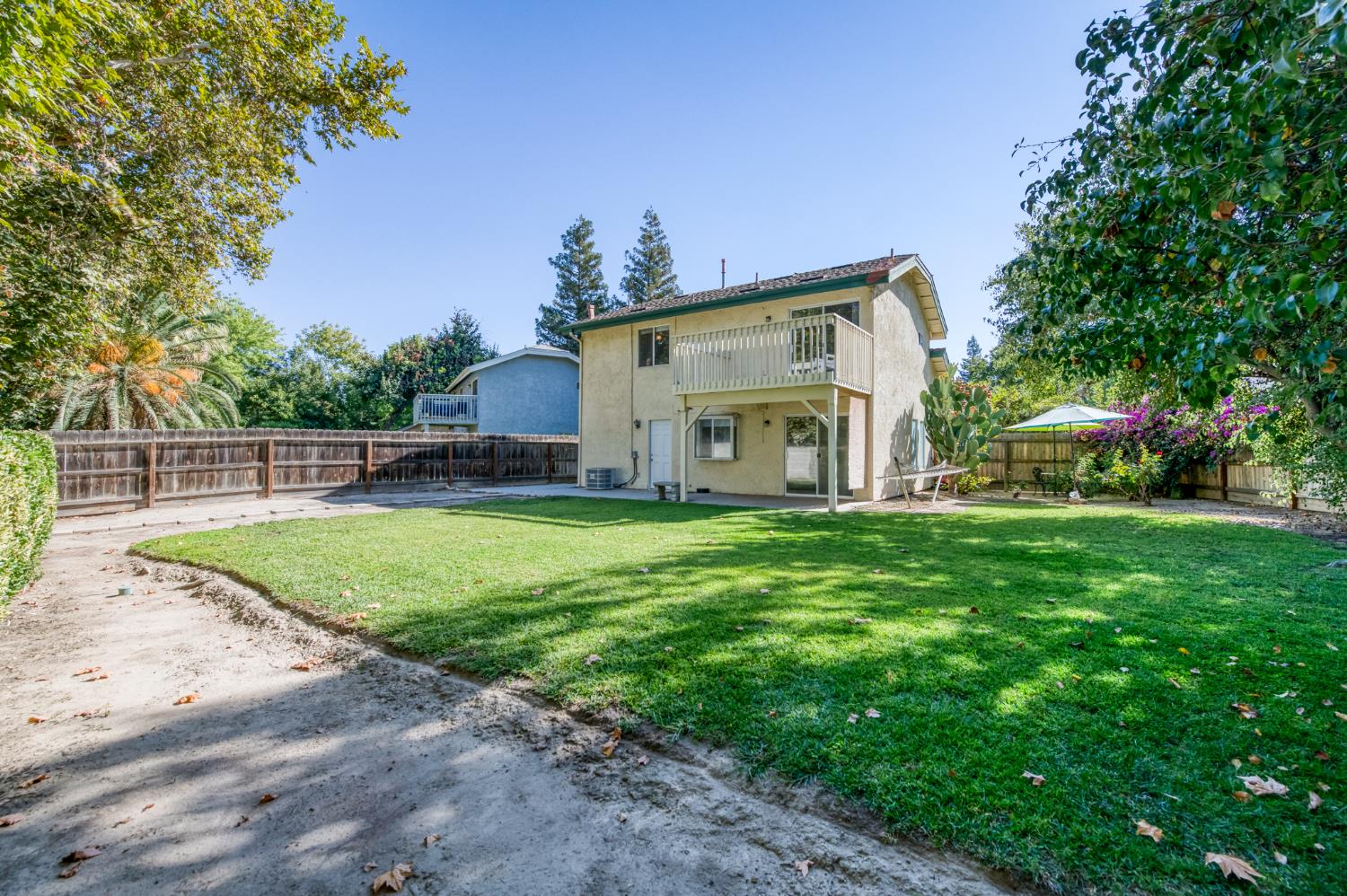 801 E Chickadee Ct, Fresno, CA 93730