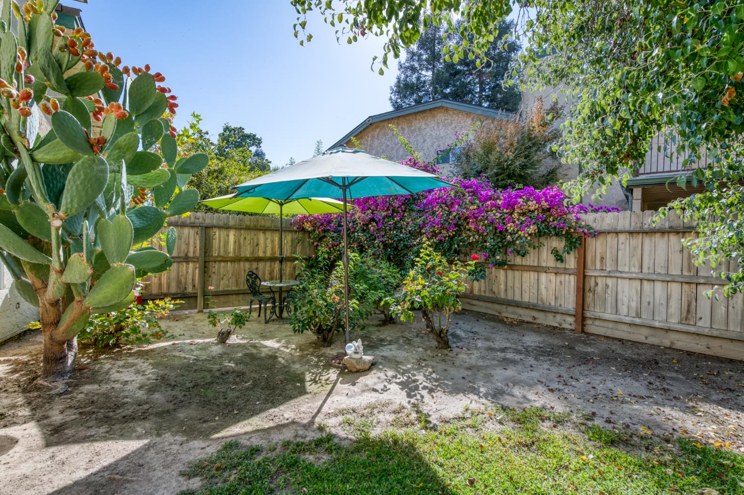801 E Chickadee Ct, Fresno, CA 93730