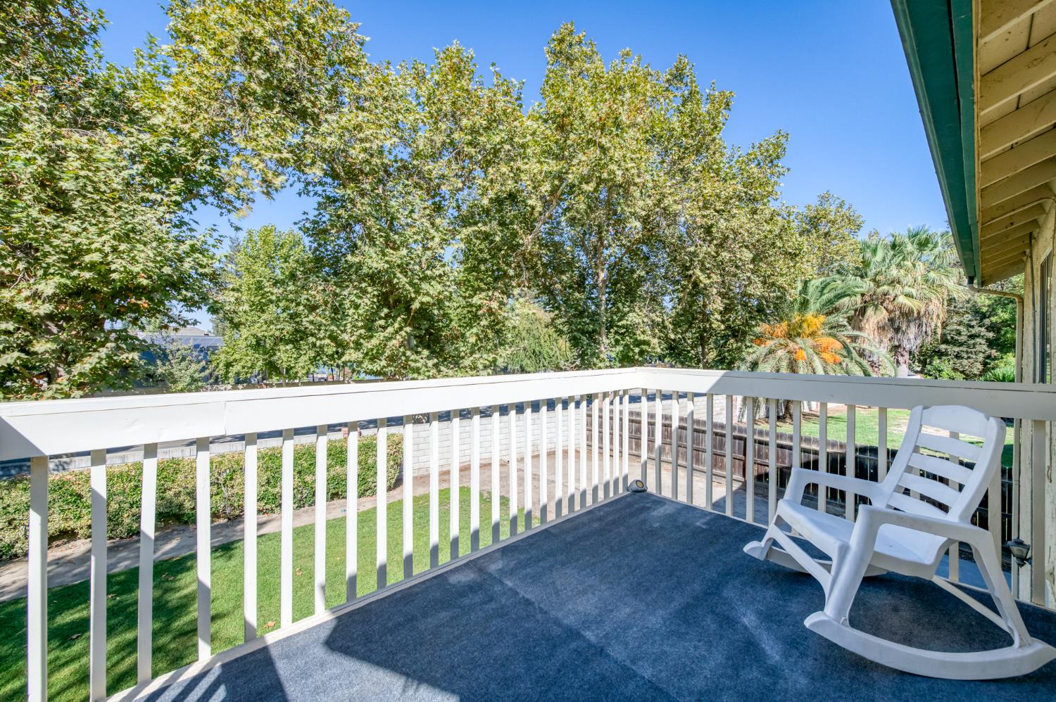 801 E Chickadee Ct, Fresno, CA 93730