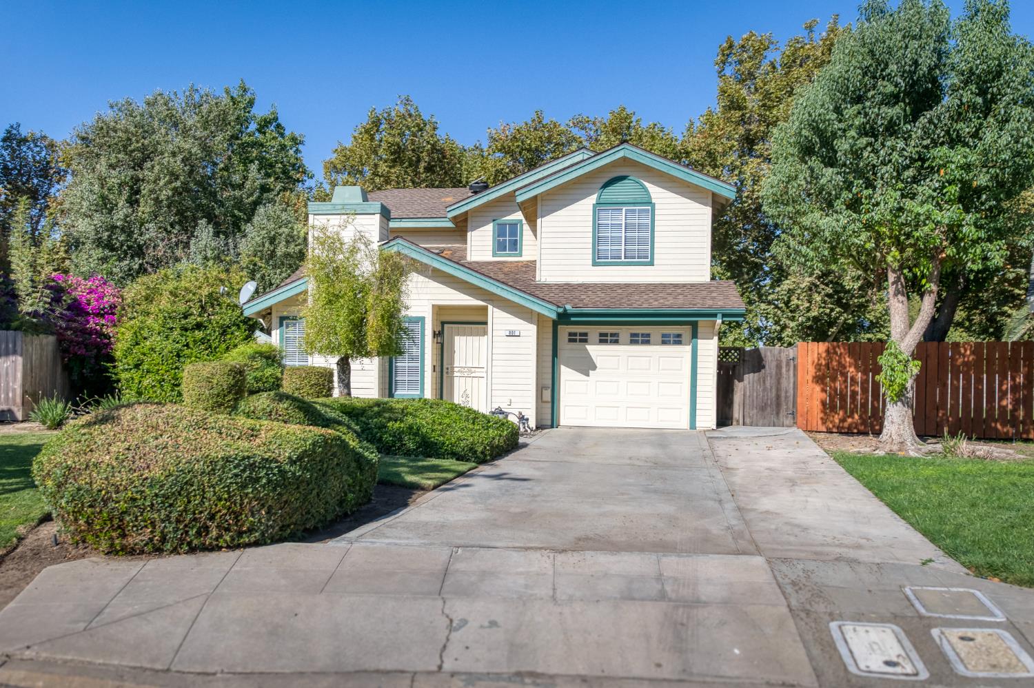 801 E Chickadee Ct, Fresno, CA 93730