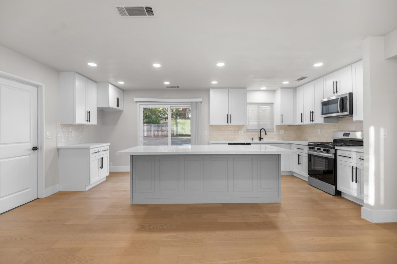 1924 S Tipton Ct, Visalia, CA 93292