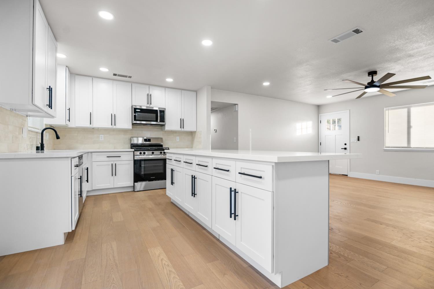 1924 S Tipton Ct, Visalia, CA 93292