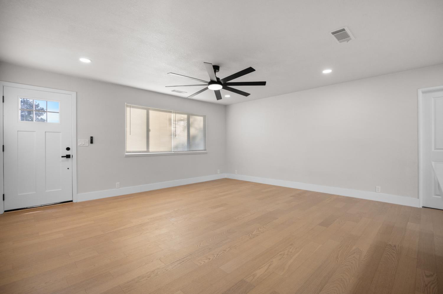 1924 S Tipton Ct, Visalia, CA 93292