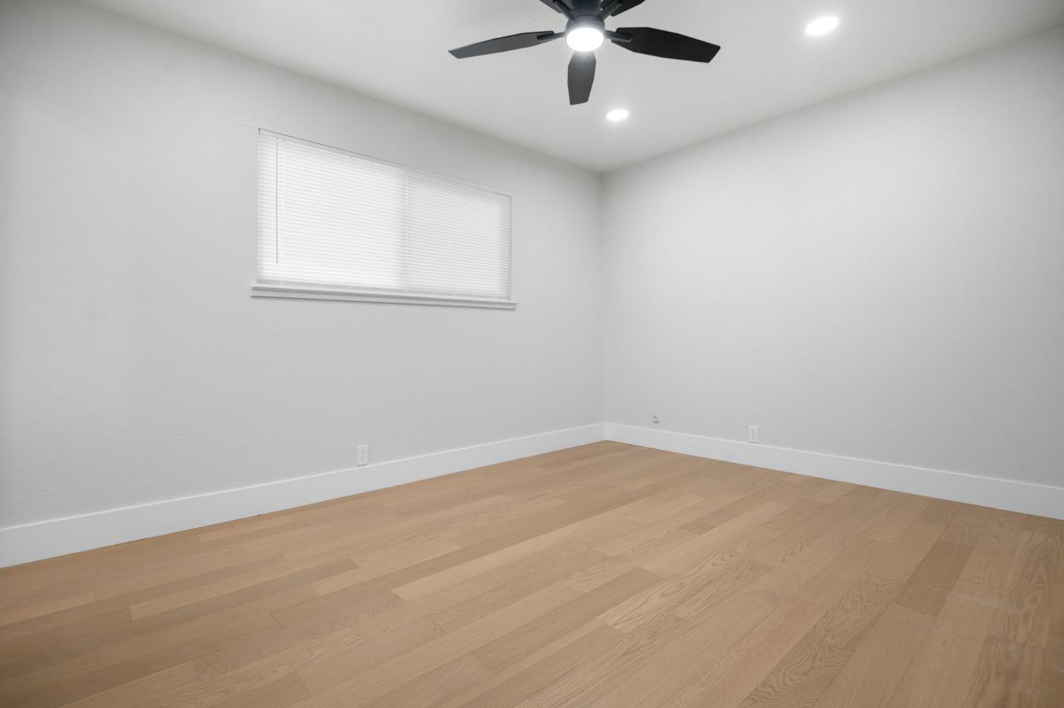 1924 S Tipton Ct, Visalia, CA 93292