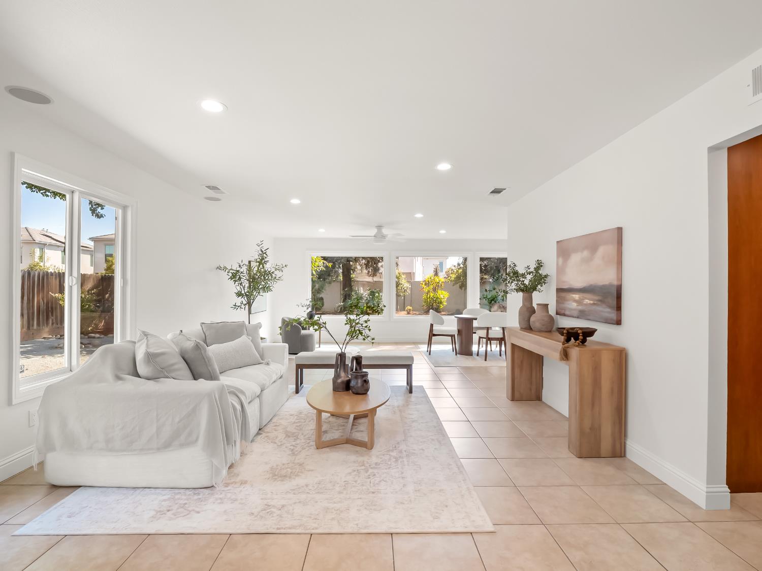 528 W Birch Ave, Clovis, CA 93611