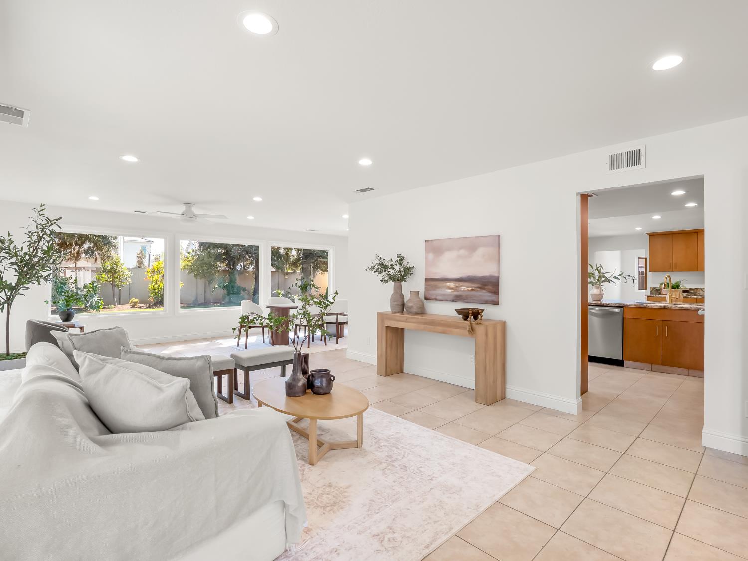 528 W Birch Ave, Clovis, CA 93611