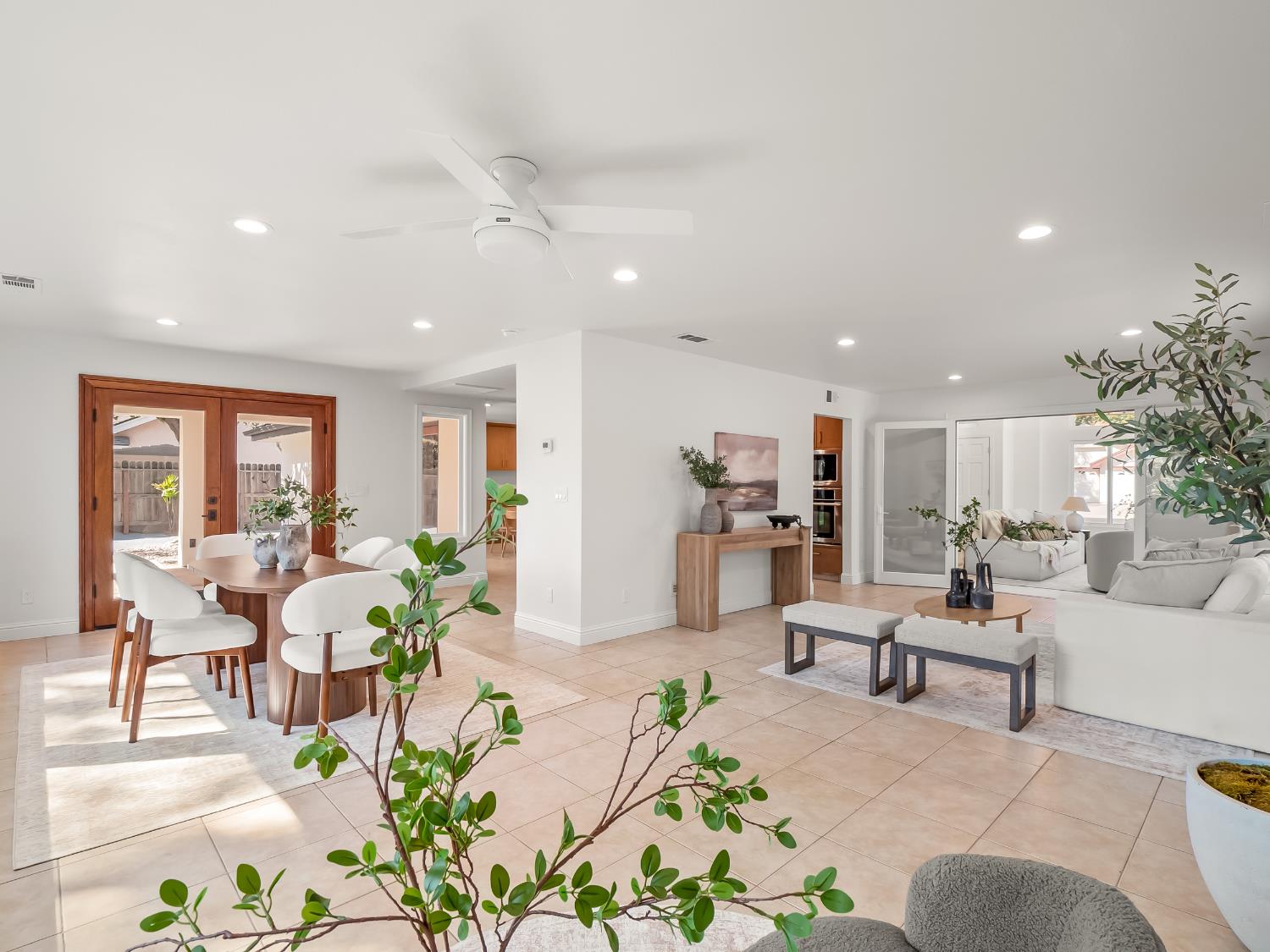 528 W Birch Ave, Clovis, CA 93611