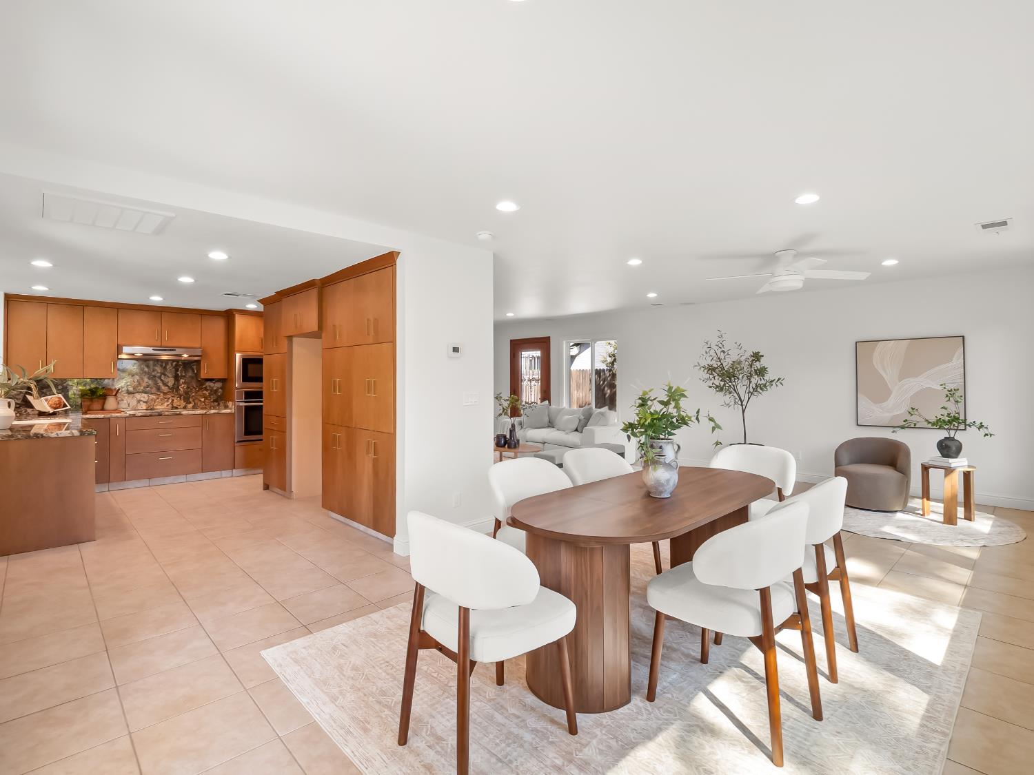 528 W Birch Ave, Clovis, CA 93611