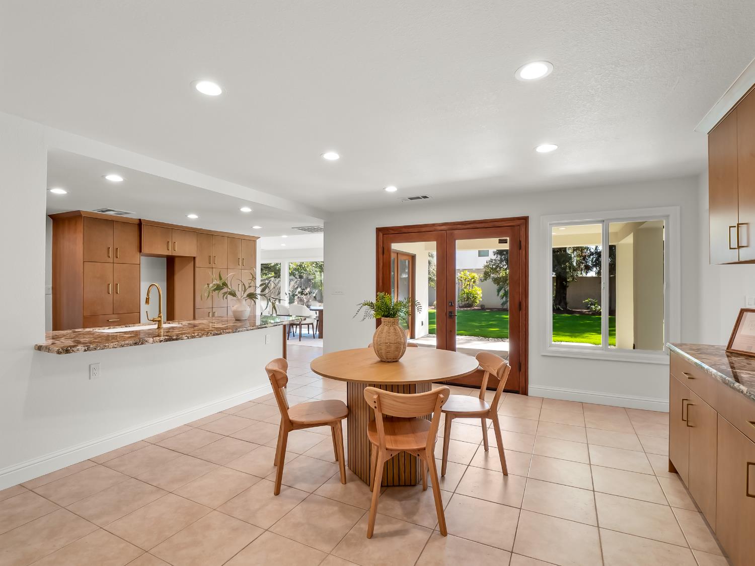 528 W Birch Ave, Clovis, CA 93611