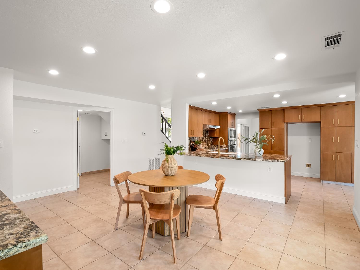 528 W Birch Ave, Clovis, CA 93611