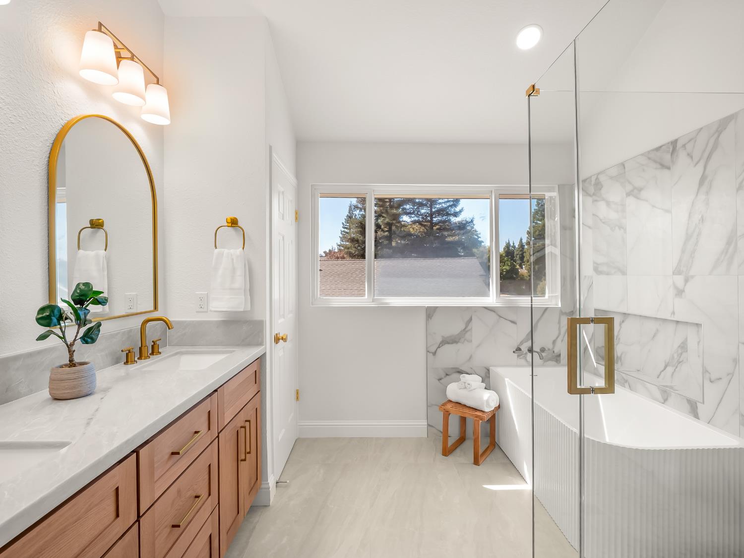 528 W Birch Ave, Clovis, CA 93611