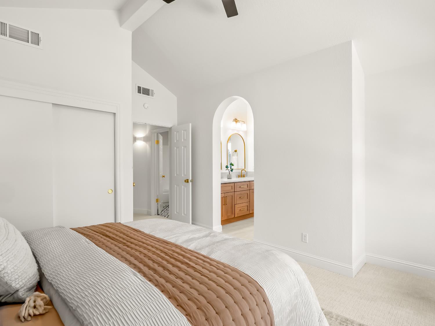 528 W Birch Ave, Clovis, CA 93611