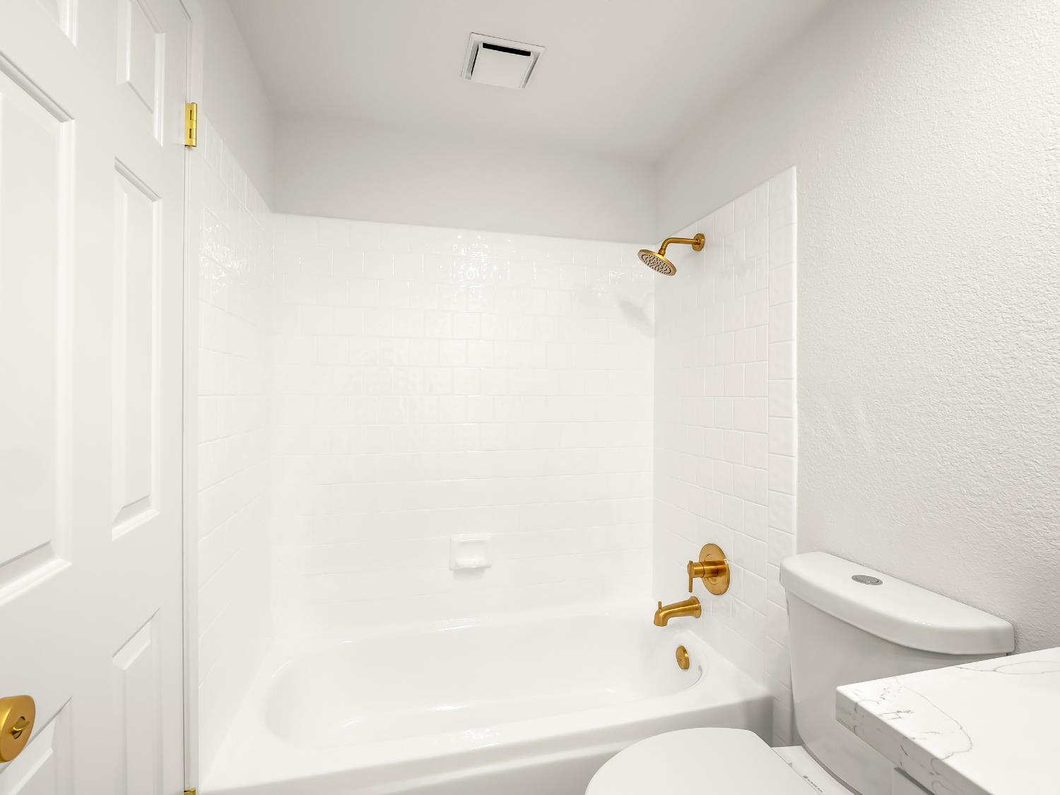 528 W Birch Ave, Clovis, CA 93611