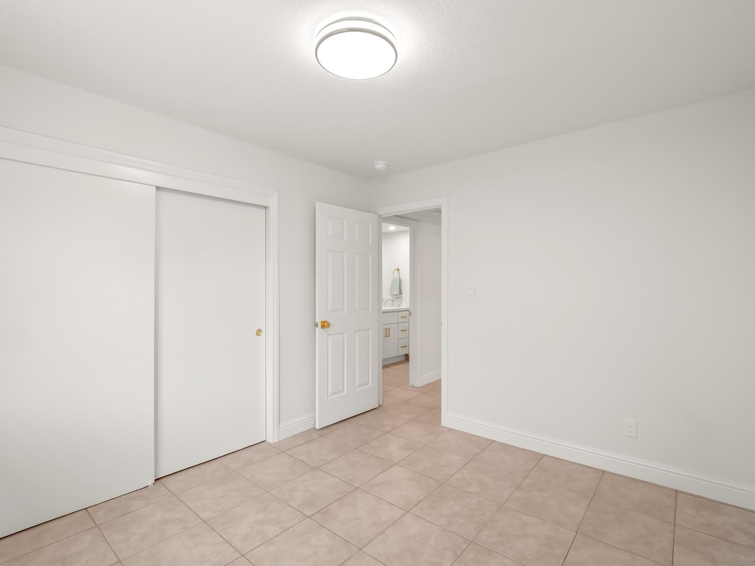 528 W Birch Ave, Clovis, CA 93611