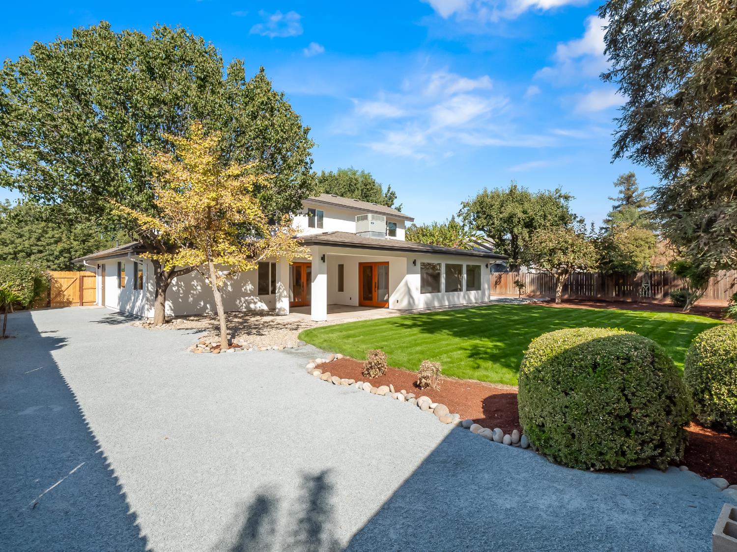528 W Birch Ave, Clovis, CA 93611