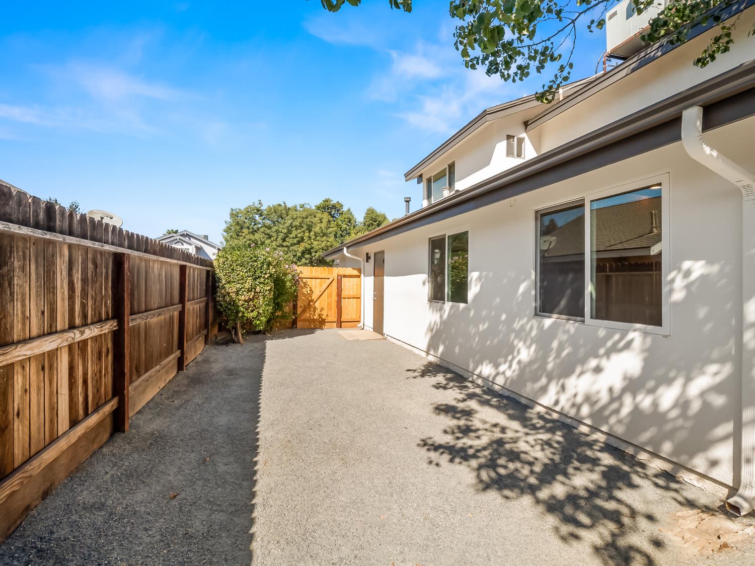 528 W Birch Ave, Clovis, CA 93611