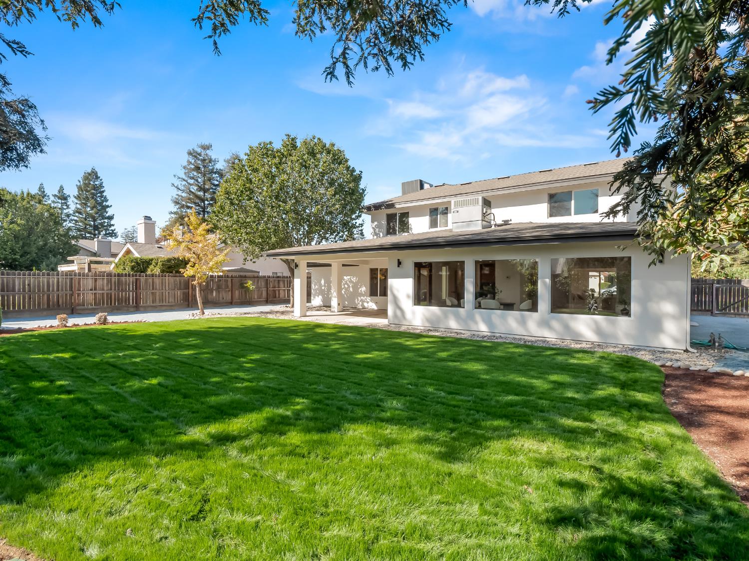 528 W Birch Ave, Clovis, CA 93611