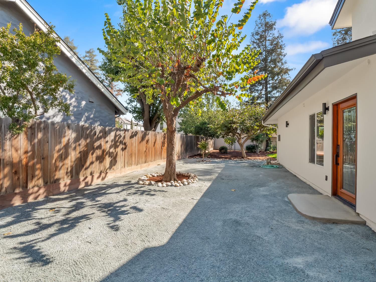 528 W Birch Ave, Clovis, CA 93611