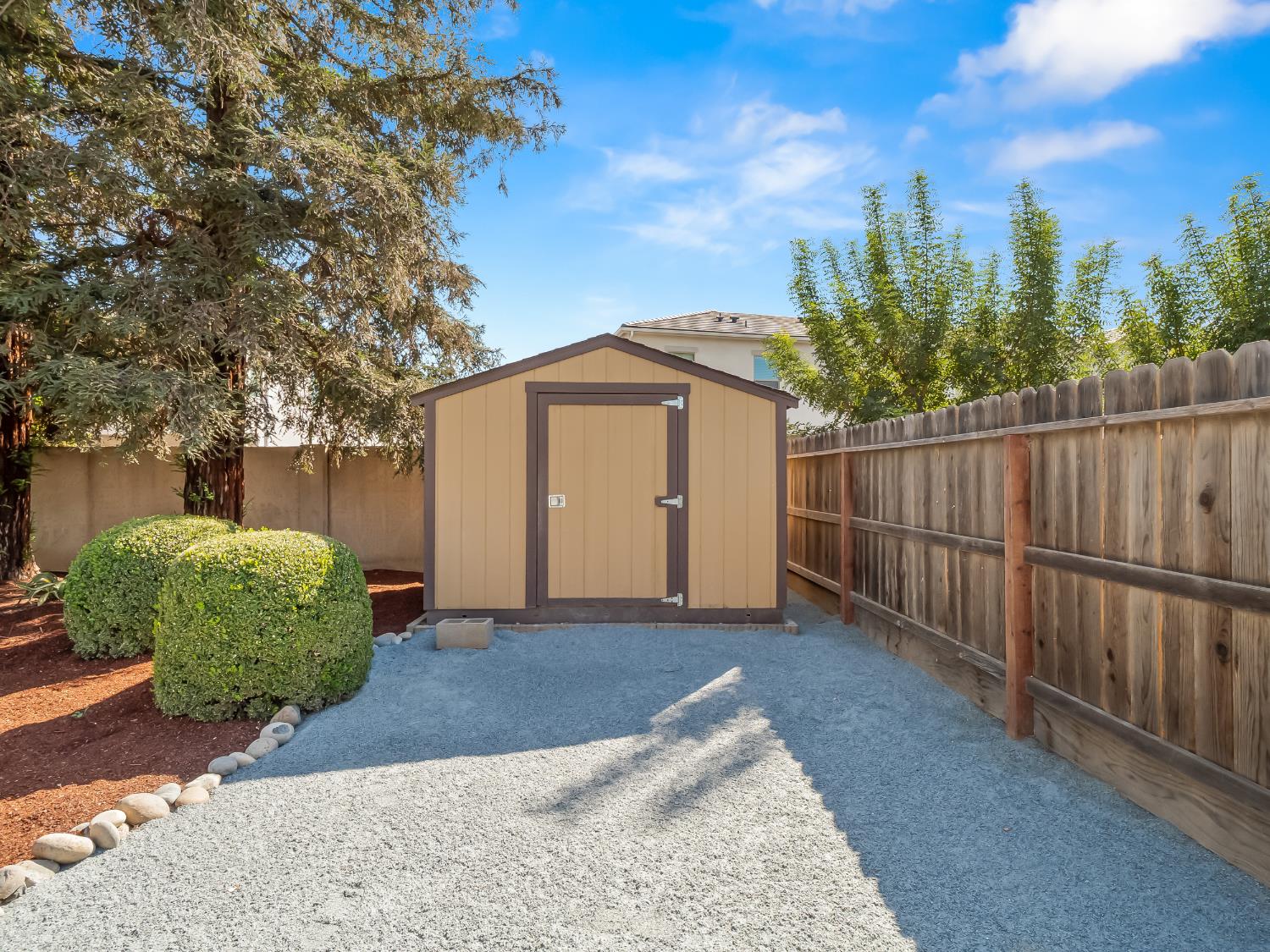528 W Birch Ave, Clovis, CA 93611