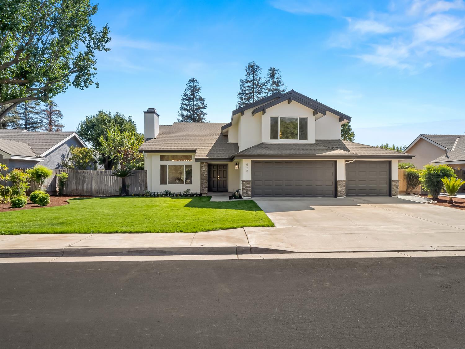 528 W Birch Ave, Clovis, CA 93611