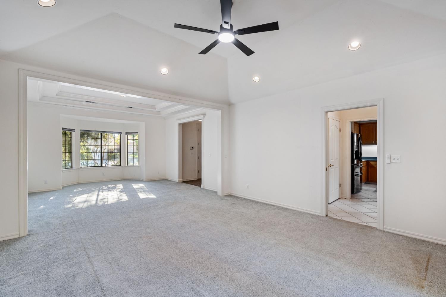 1307 E Saint James Cir, Fresno, CA 93720