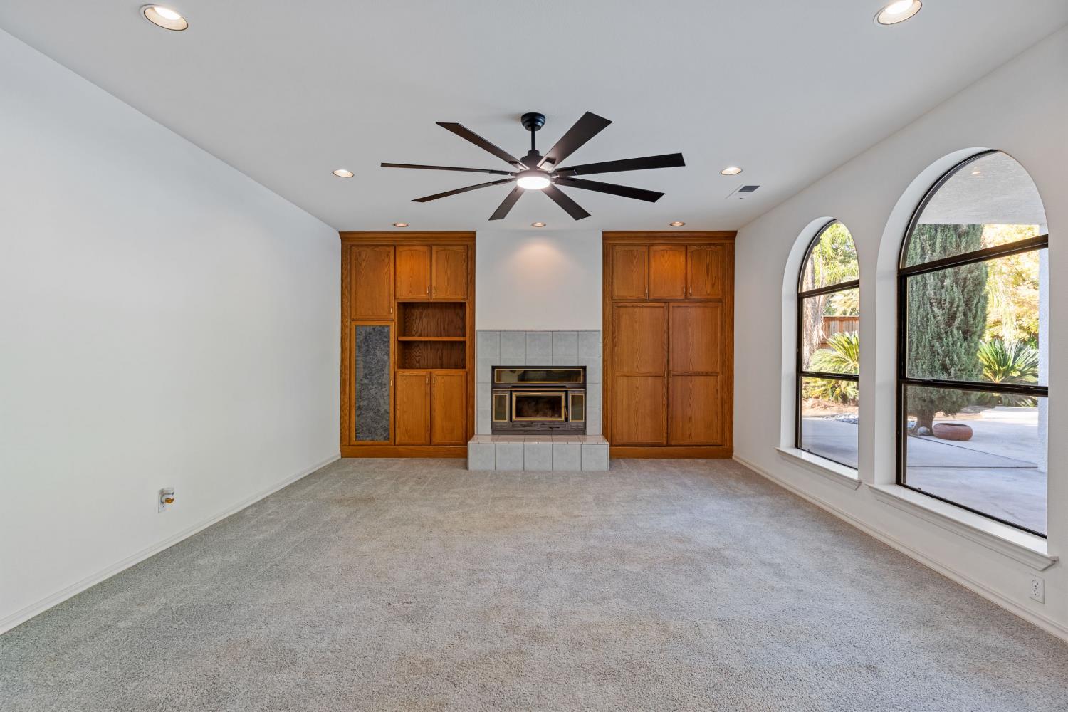 1307 E Saint James Cir, Fresno, CA 93720