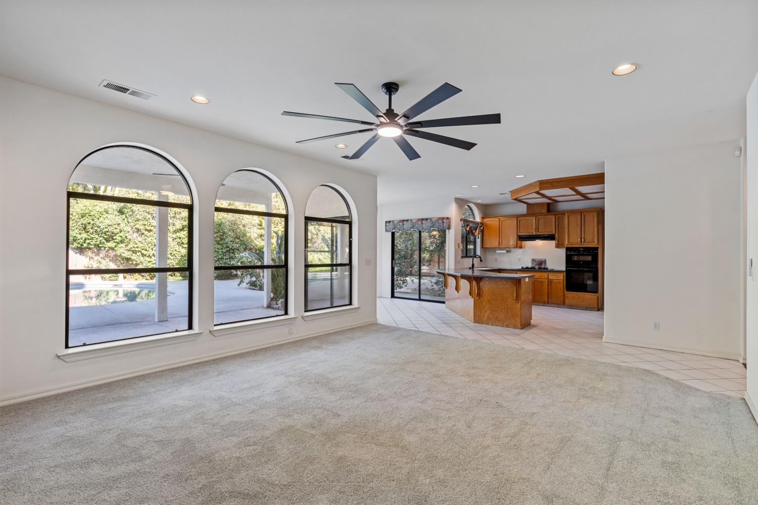 1307 E Saint James Cir, Fresno, CA 93720
