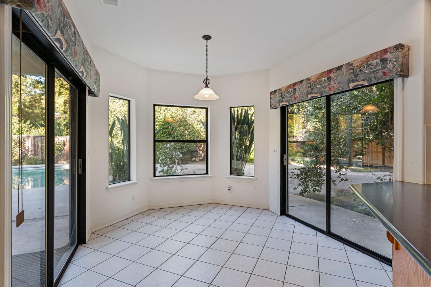 1307 E Saint James Cir, Fresno, CA 93720