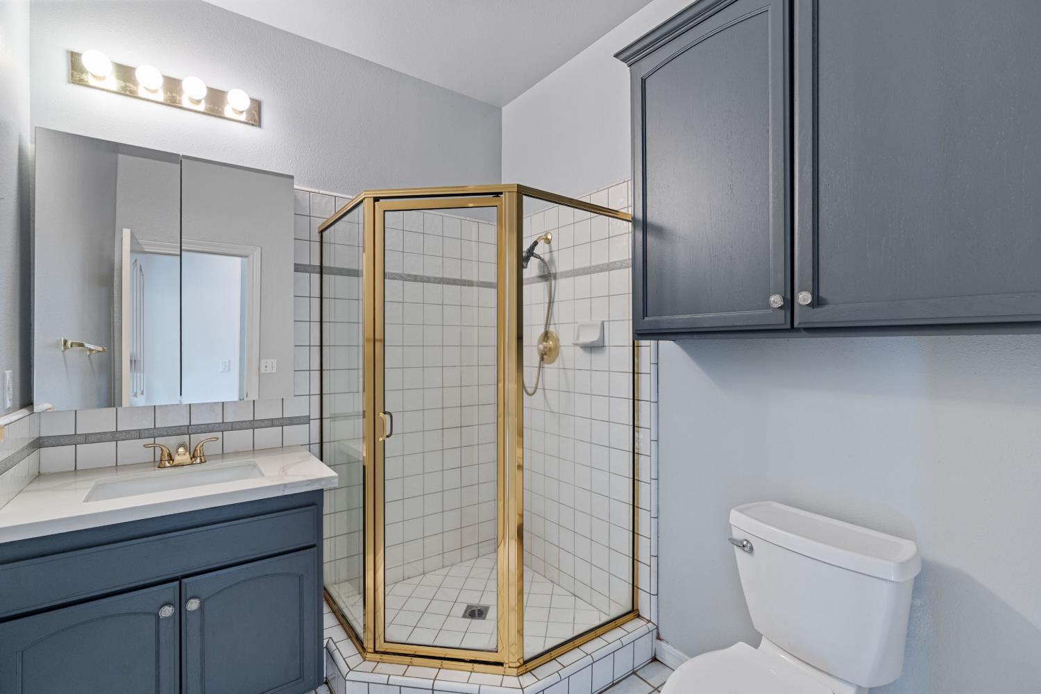 1307 E Saint James Cir, Fresno, CA 93720