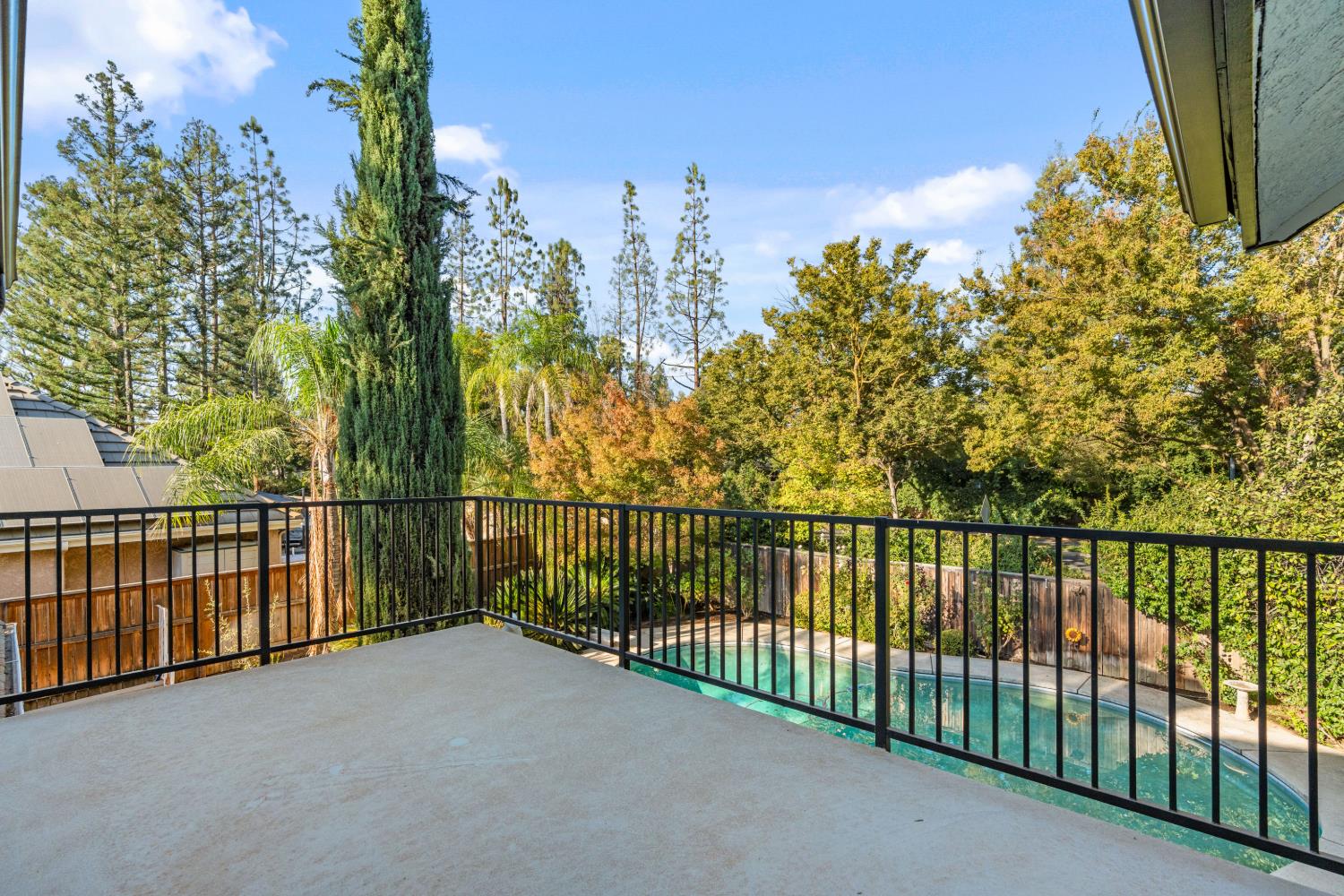 1307 E Saint James Cir, Fresno, CA 93720