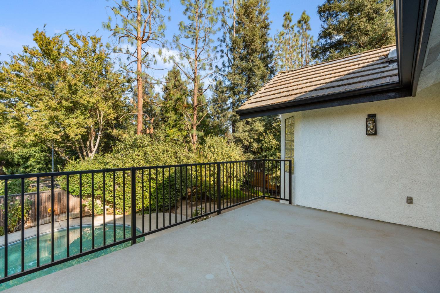 1307 E Saint James Cir, Fresno, CA 93720
