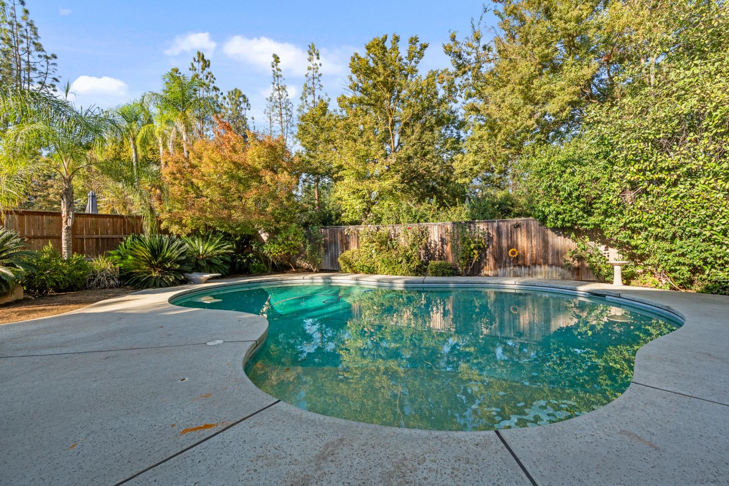 1307 E Saint James Cir, Fresno, CA 93720