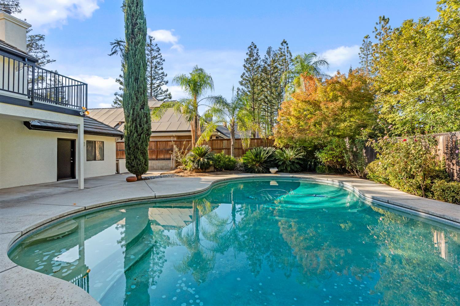 1307 E Saint James Cir, Fresno, CA 93720