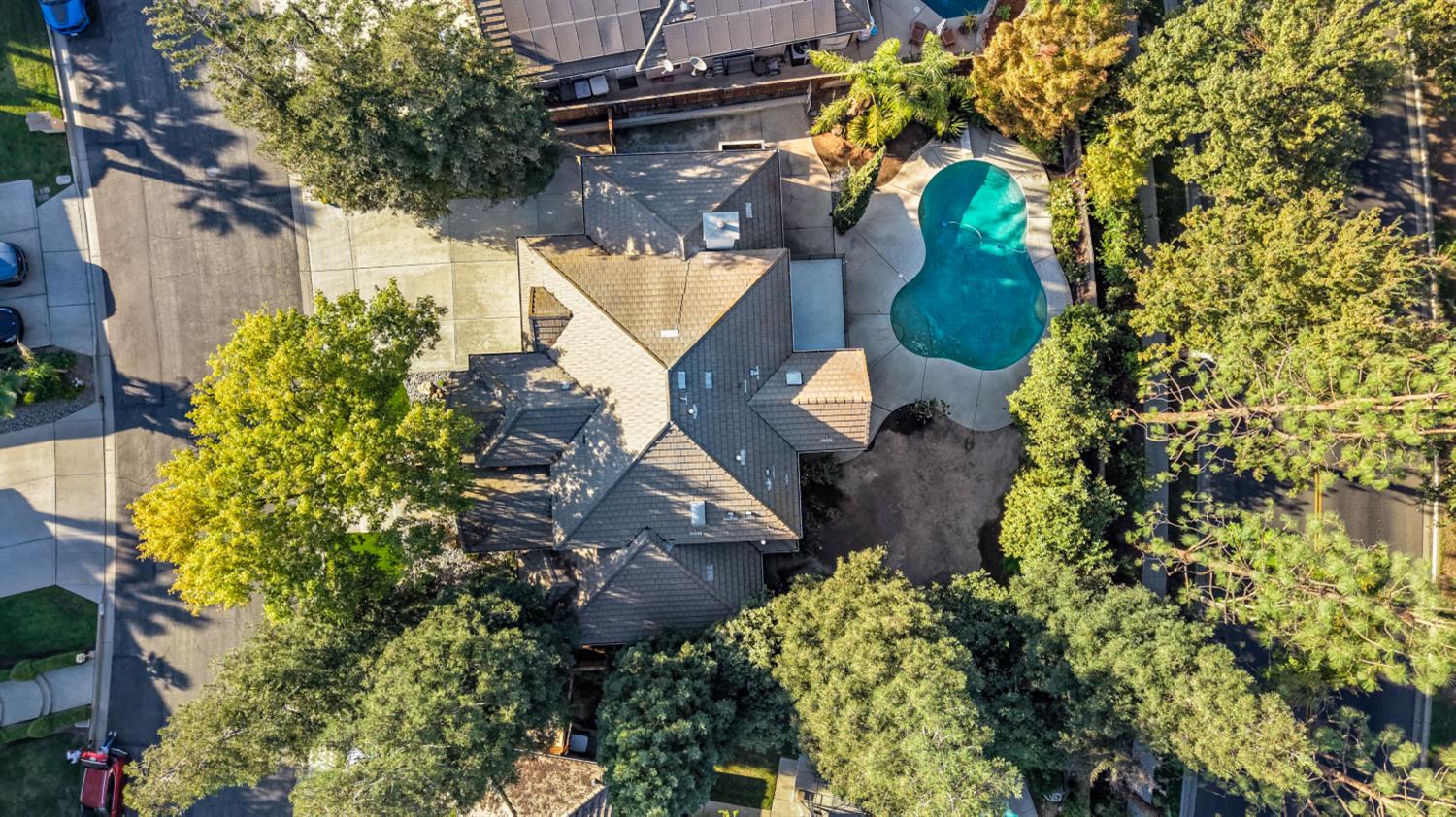 1307 E Saint James Cir, Fresno, CA 93720