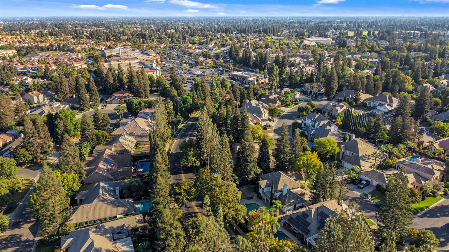 1307 E Saint James Cir, Fresno, CA 93720