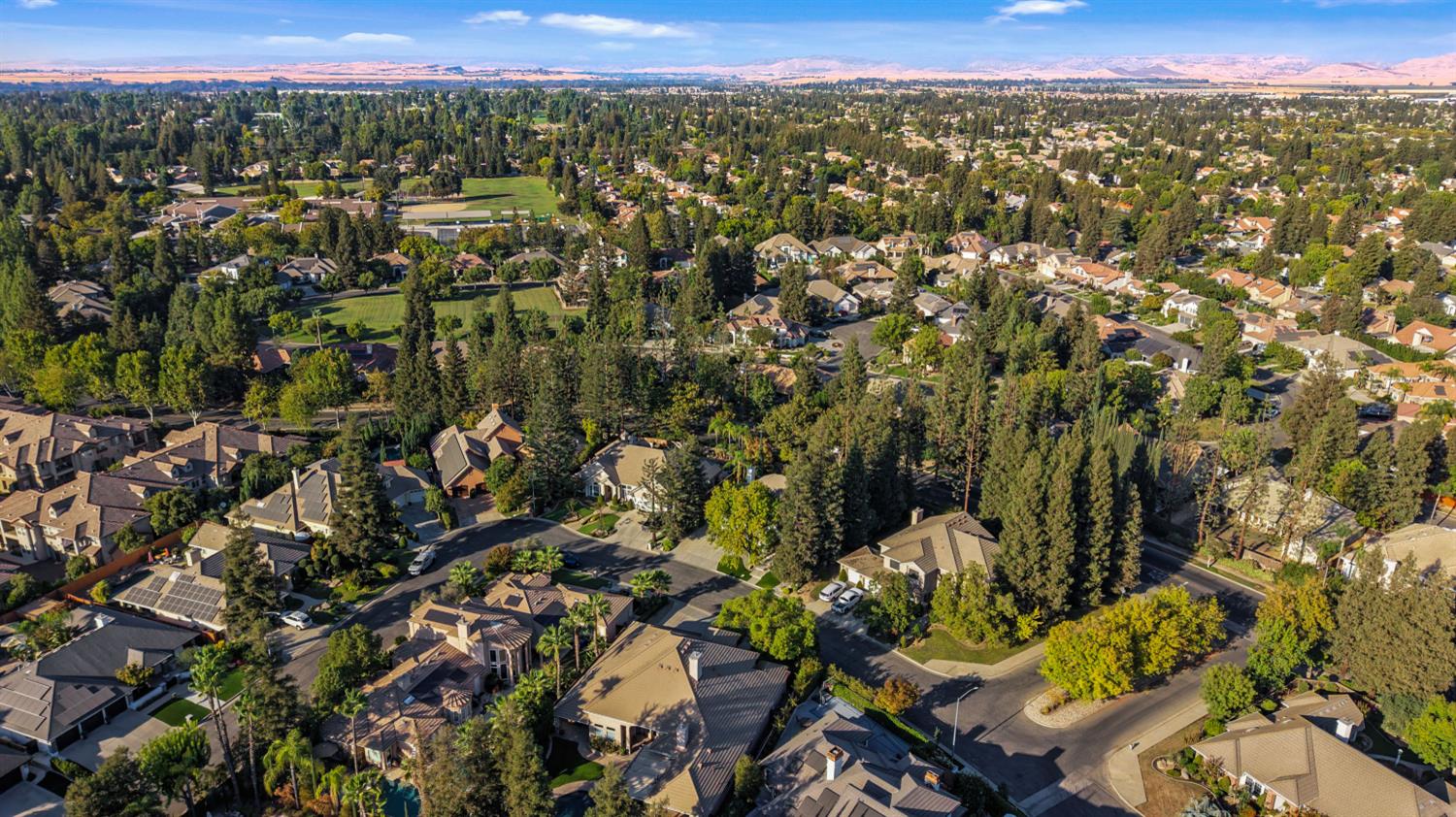 1307 E Saint James Cir, Fresno, CA 93720