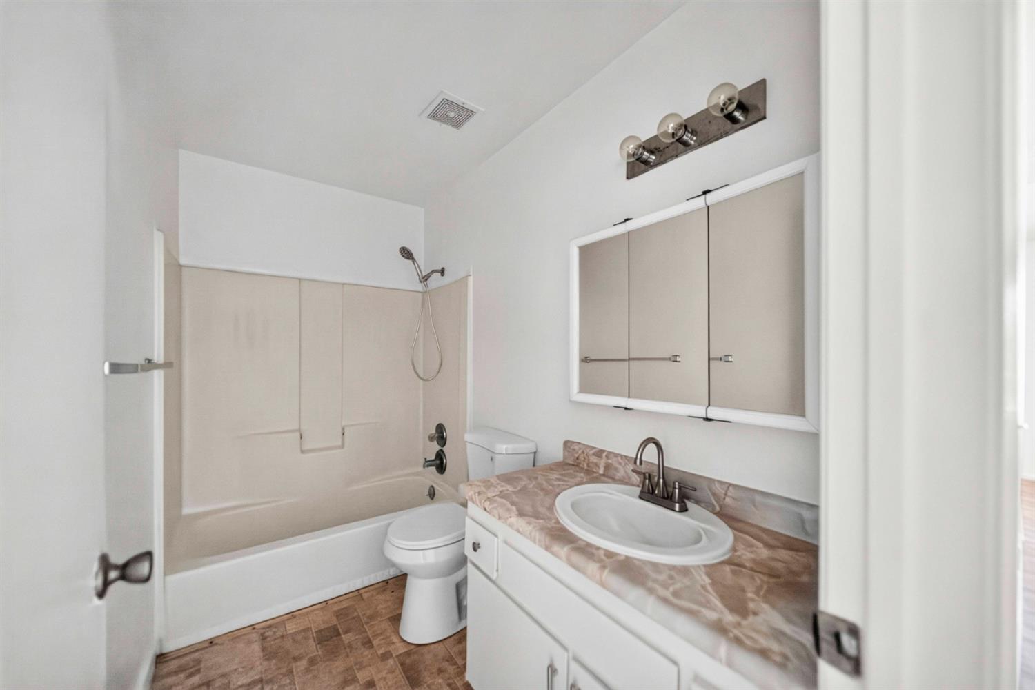 657 W Parlier Ave #130, Reedley, CA 93654