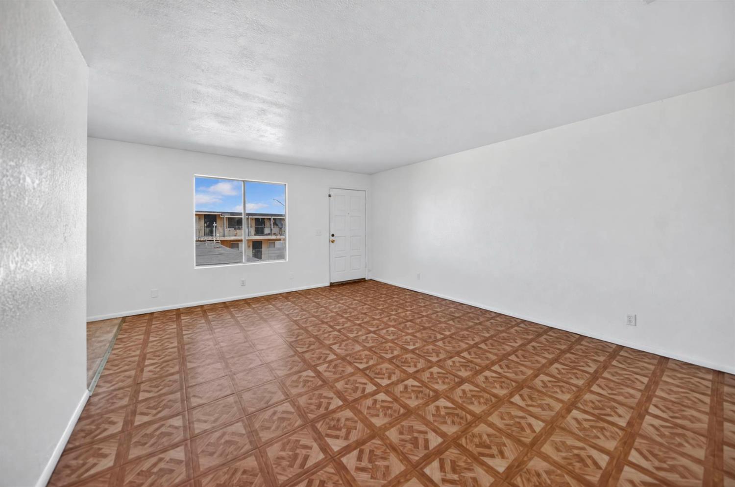 657 W Parlier Ave #130, Reedley, CA 93654