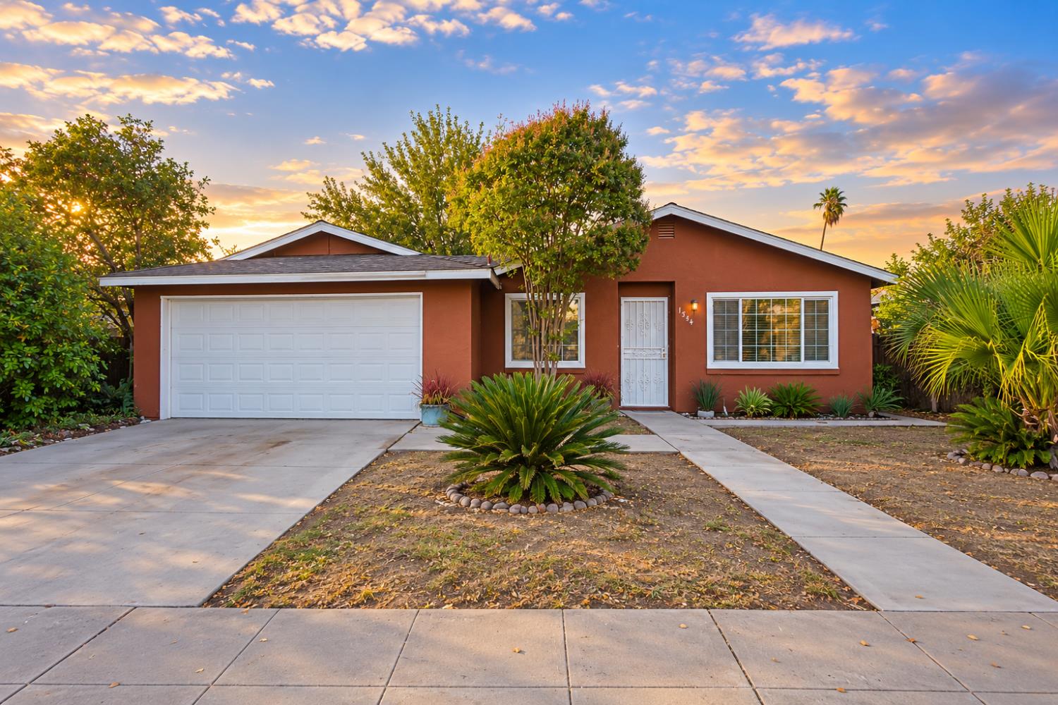 1544 W Eden Ave, Fresno, CA 93706