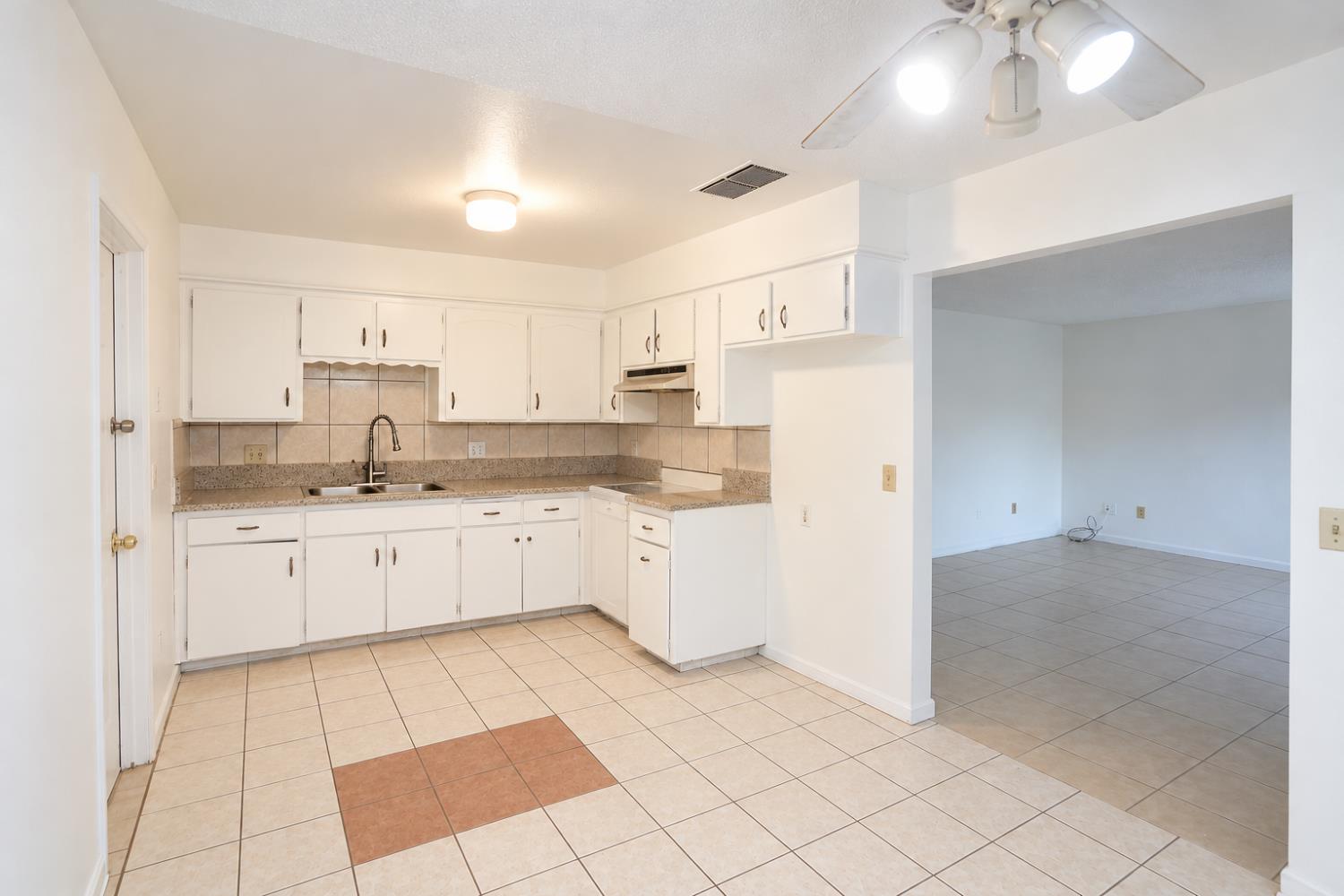 1544 W Eden Ave, Fresno, CA 93706