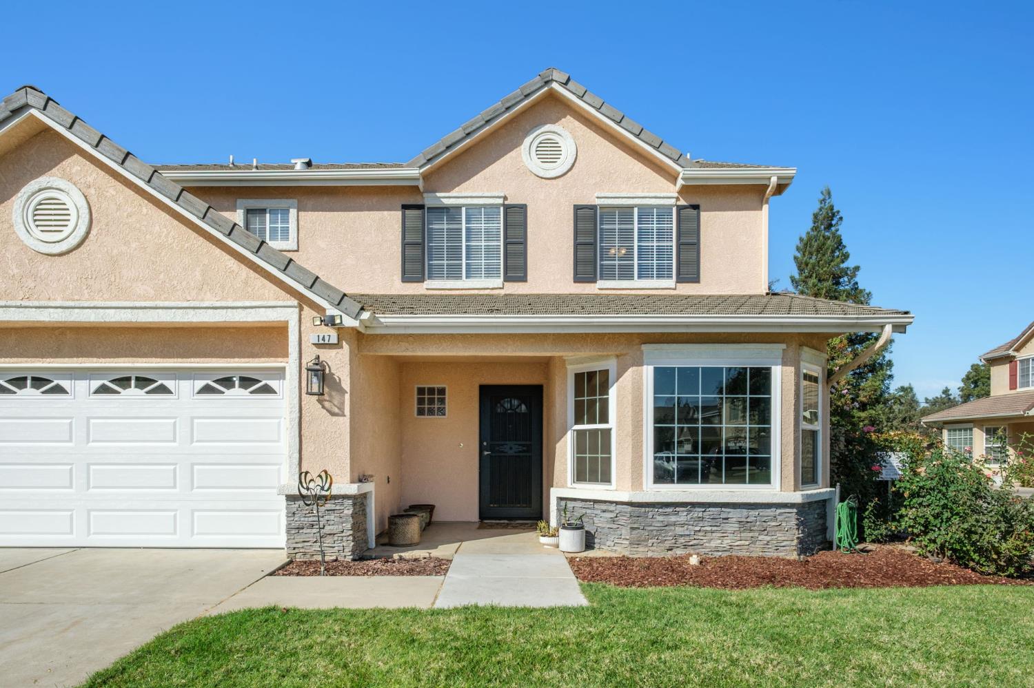 147 Santa Monica Ave, Sanger, CA 93657