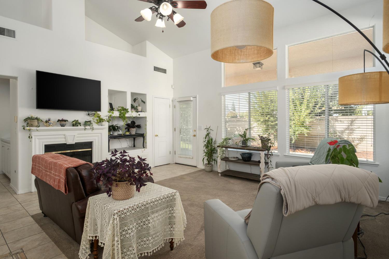 147 Santa Monica Ave, Sanger, CA 93657