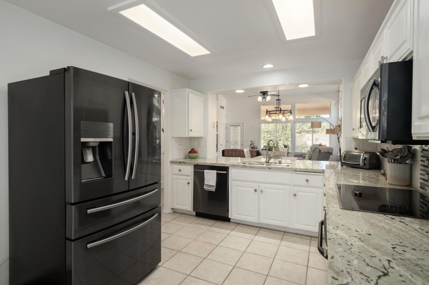147 Santa Monica Ave, Sanger, CA 93657