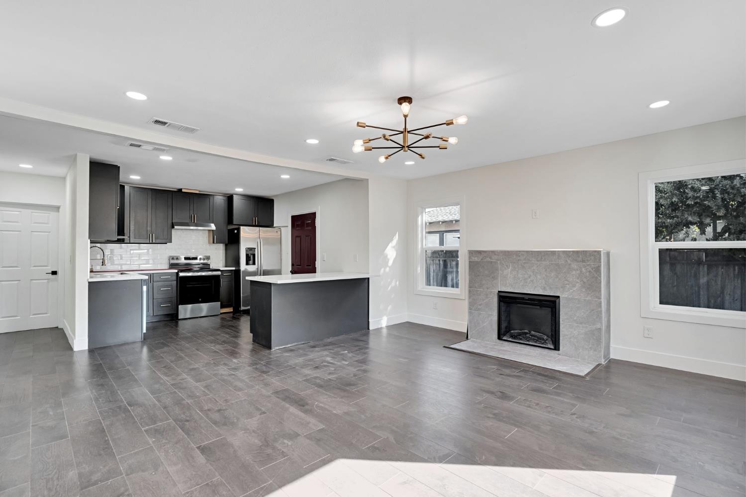 1264 N Vagedes, Fresno, CA 93728