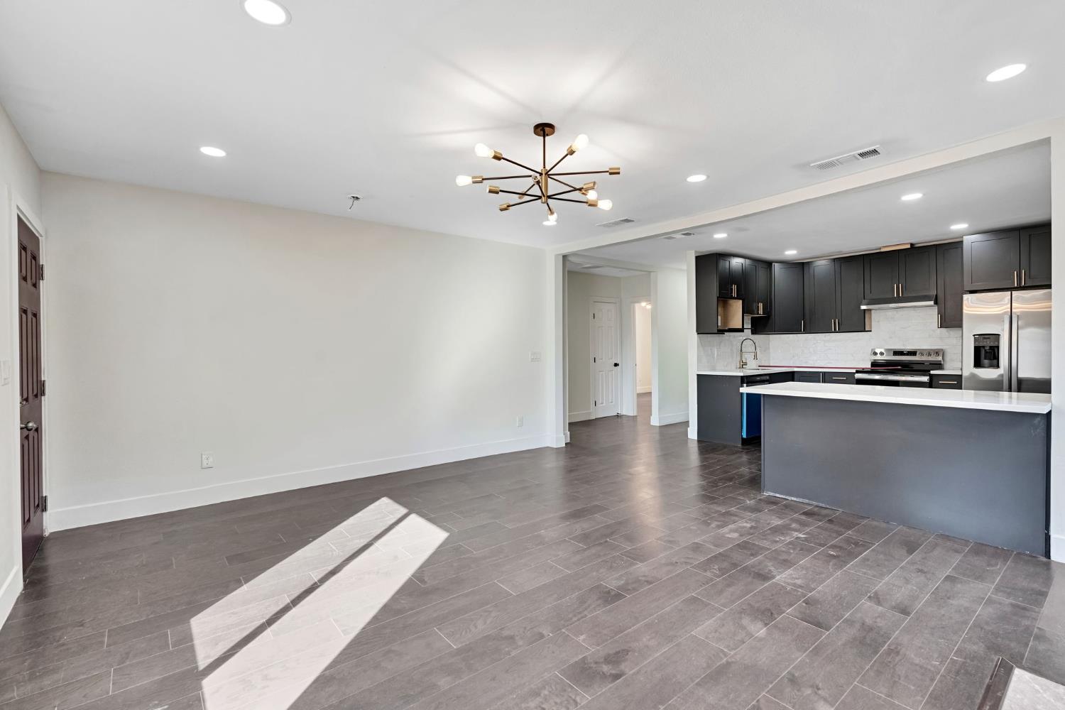1264 N Vagedes, Fresno, CA 93728